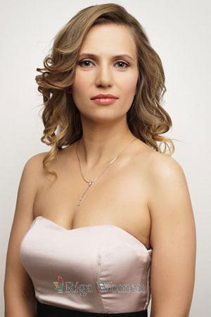 184994 - Elena Age: 39 - Russia