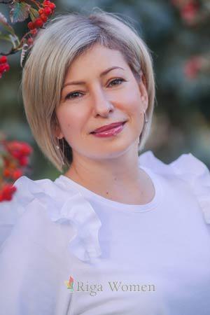 197713 - Alina Age: 48 - Ukraine