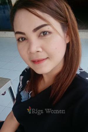 198037 - Phatcharee (Fon) Age: 35 - Thailand