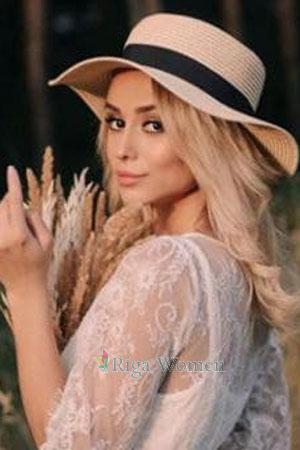 199997 - Arina Age: 25 - Russia