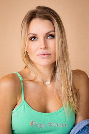 203773 - Alena Age: 35 - Russia