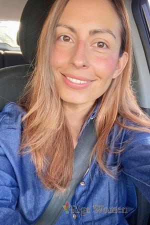 225607 - Laura Age: 37 - Costa Rica